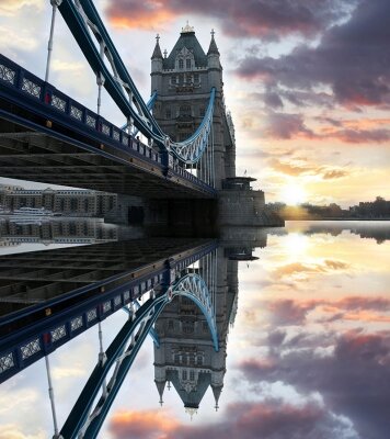 Фотообои Отражение моста в Темзе